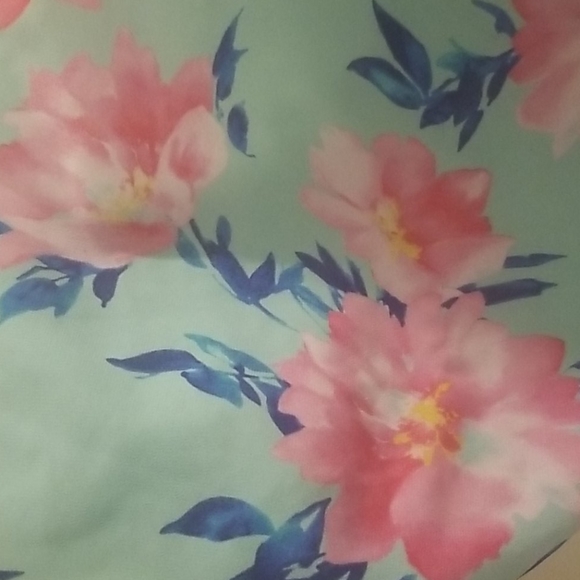 Floral off shoulder with sleeves - Picture 4 of 4